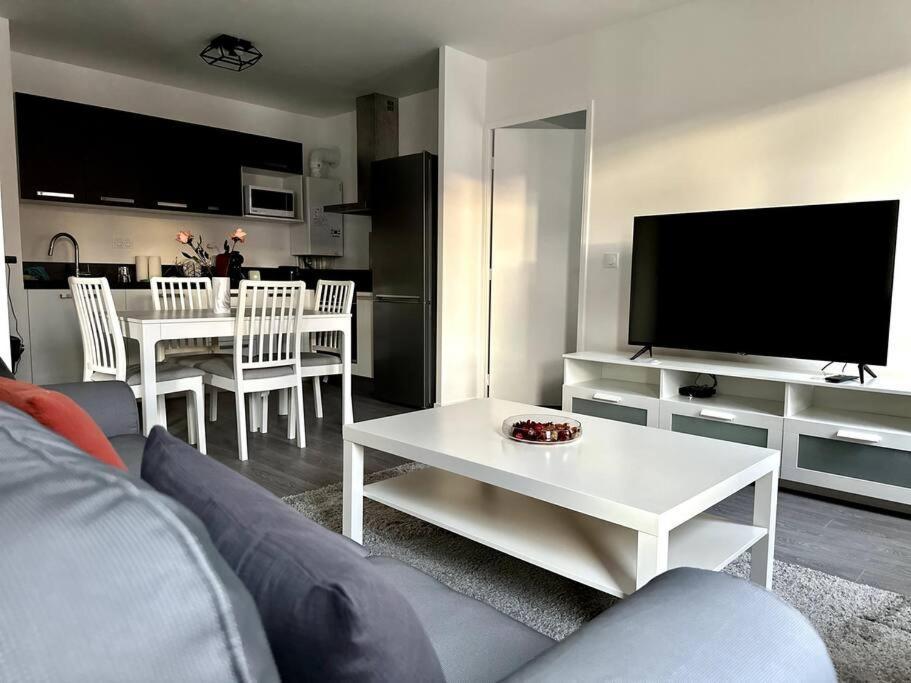 Appartement Cozy - Quartier Residentiel Melun Exterior foto